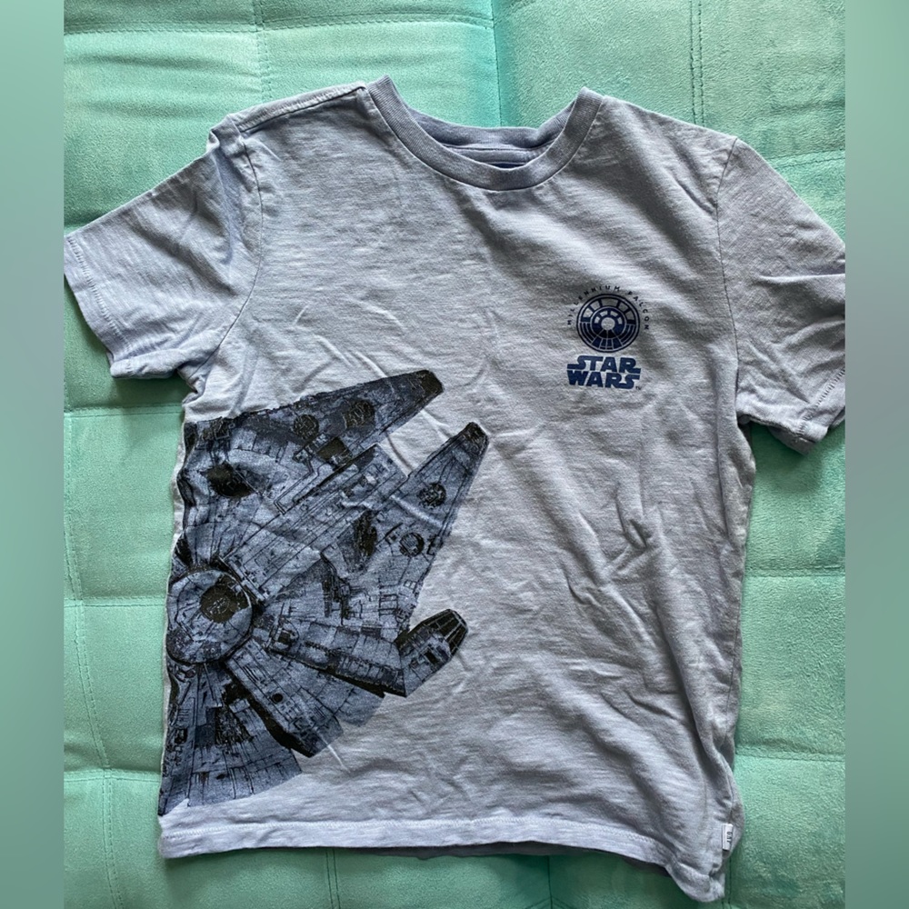 GAP Star Wars M tshirt. Great quality and material. No pet/smoking home.